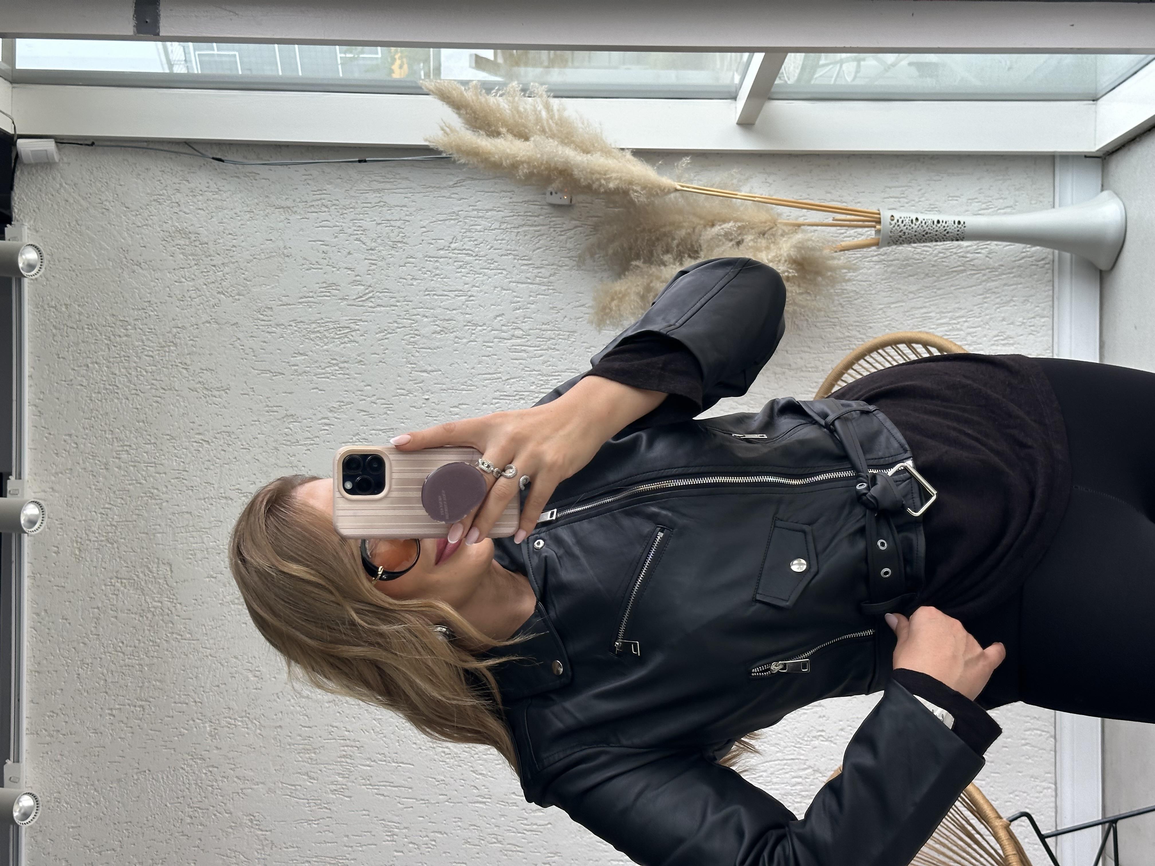 Siyah Fermuarlı Deri Ceket