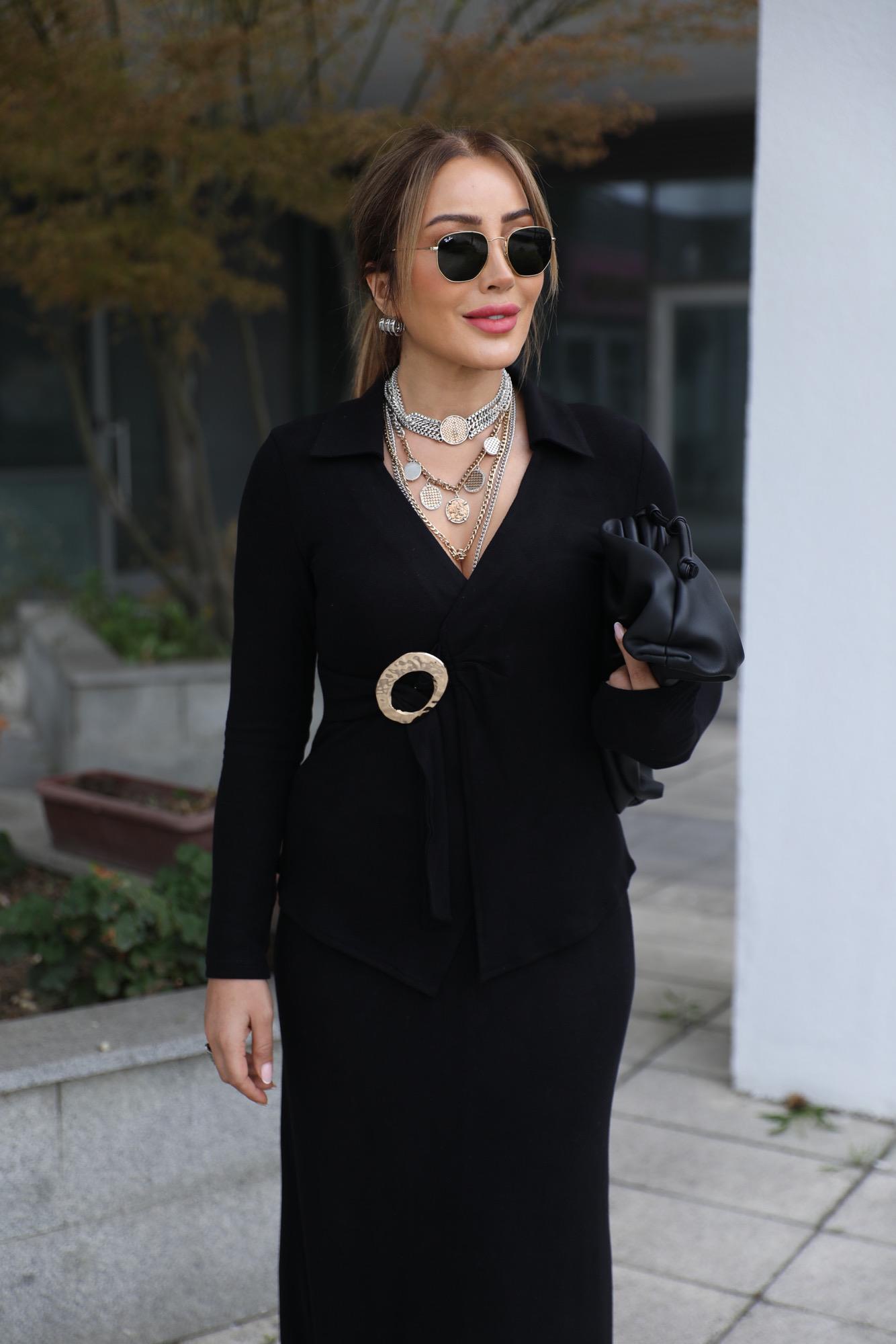 Siyah Gold Detaylı Triko Takım