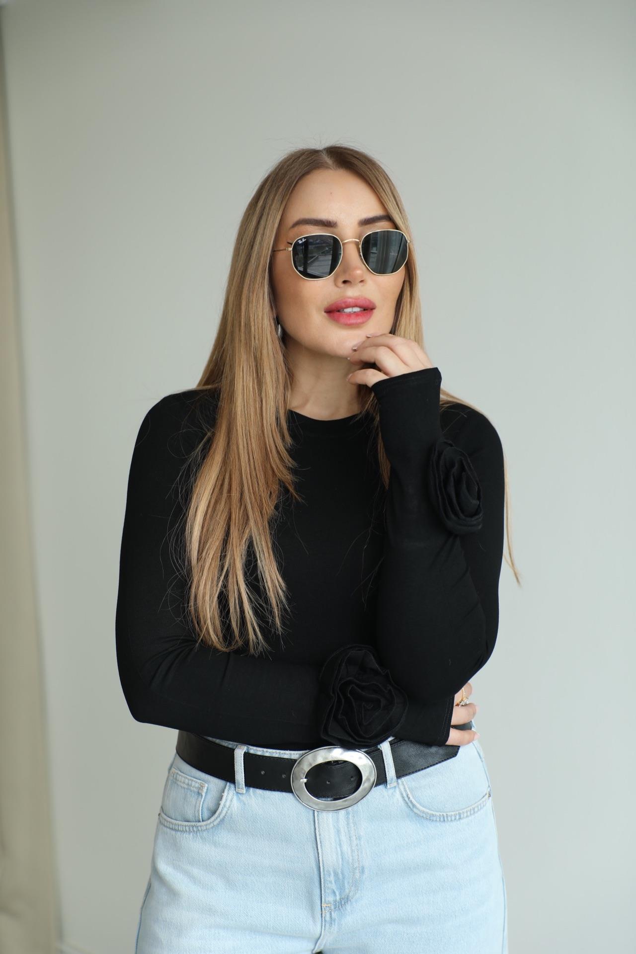 Siyah Gül Detaylı Bodysuit