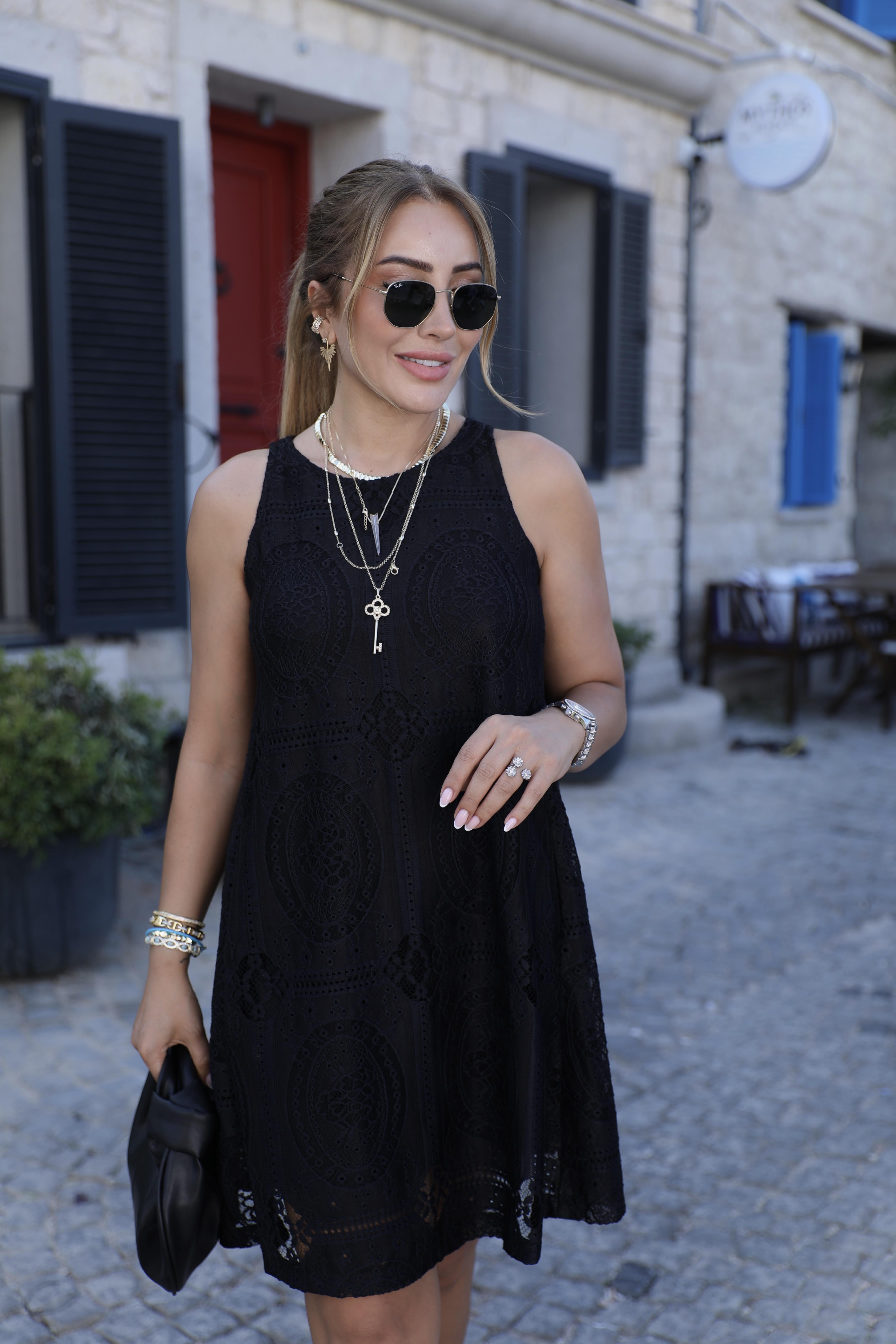 Siyah Güpür Askılı Çan Elbise 