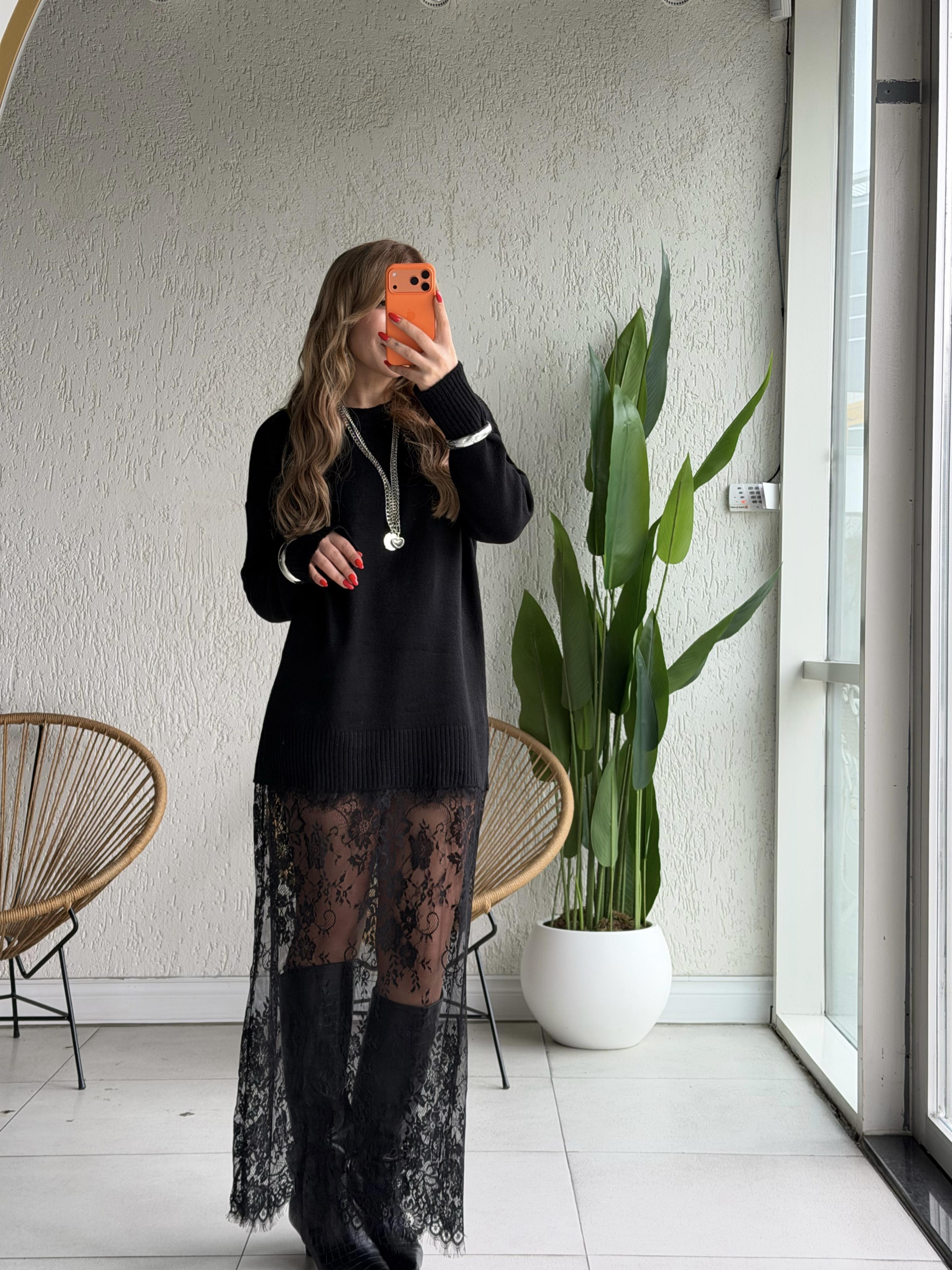 Siyah Güpür Detaylı Kazak Elbise