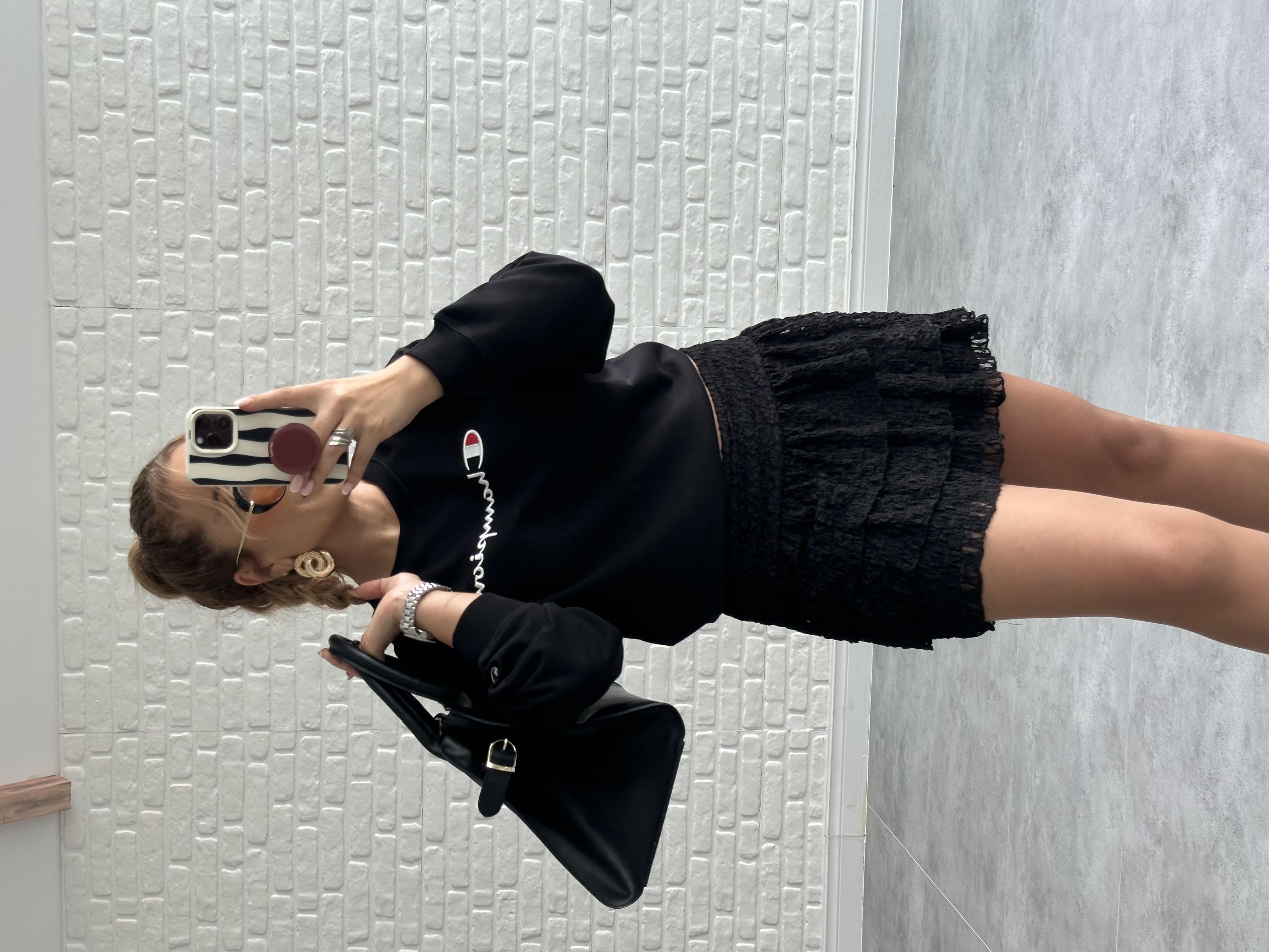 Siyah Güpür Volanlı Etek