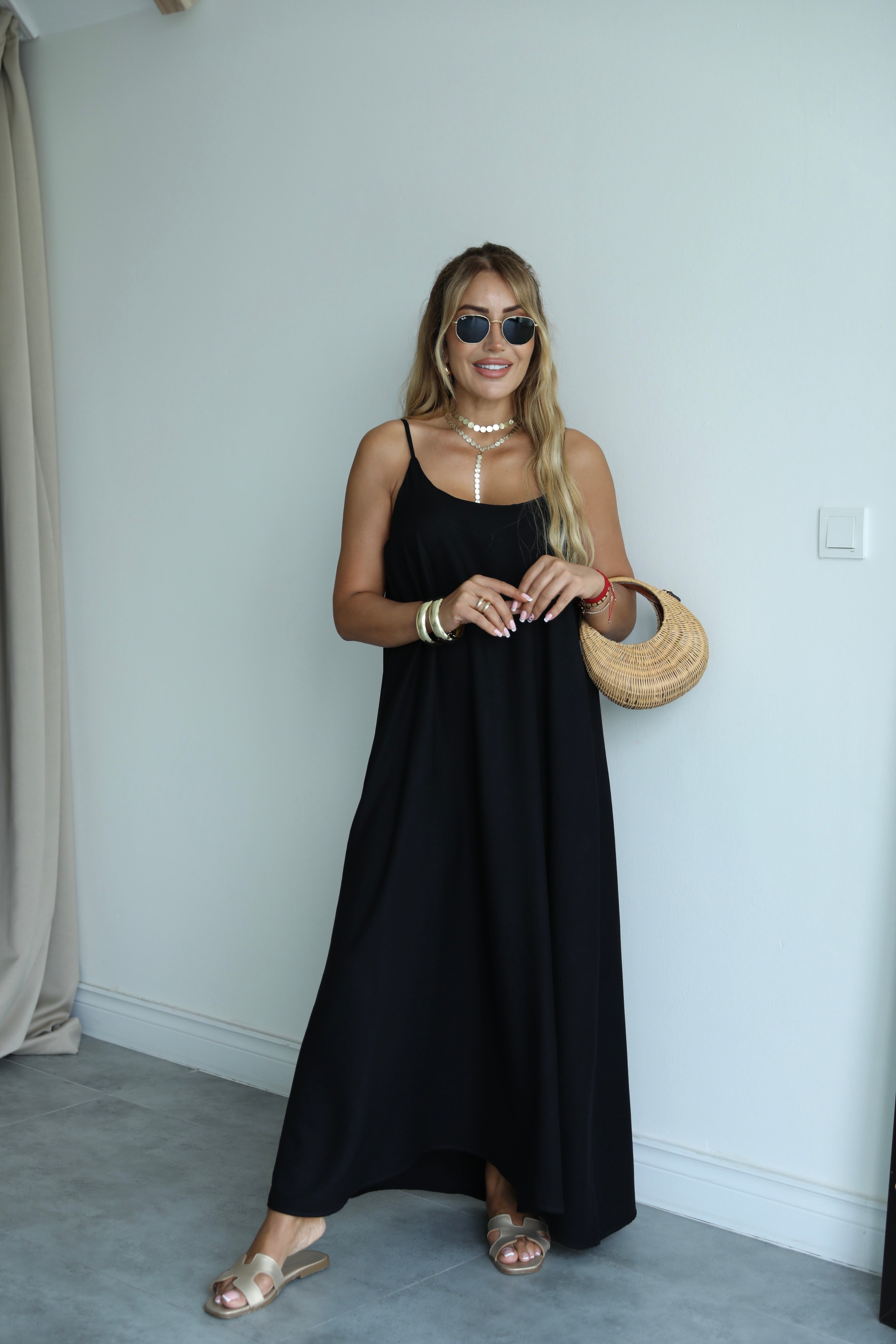 Siyah İnce Askılı Dokulu Çan Elbise