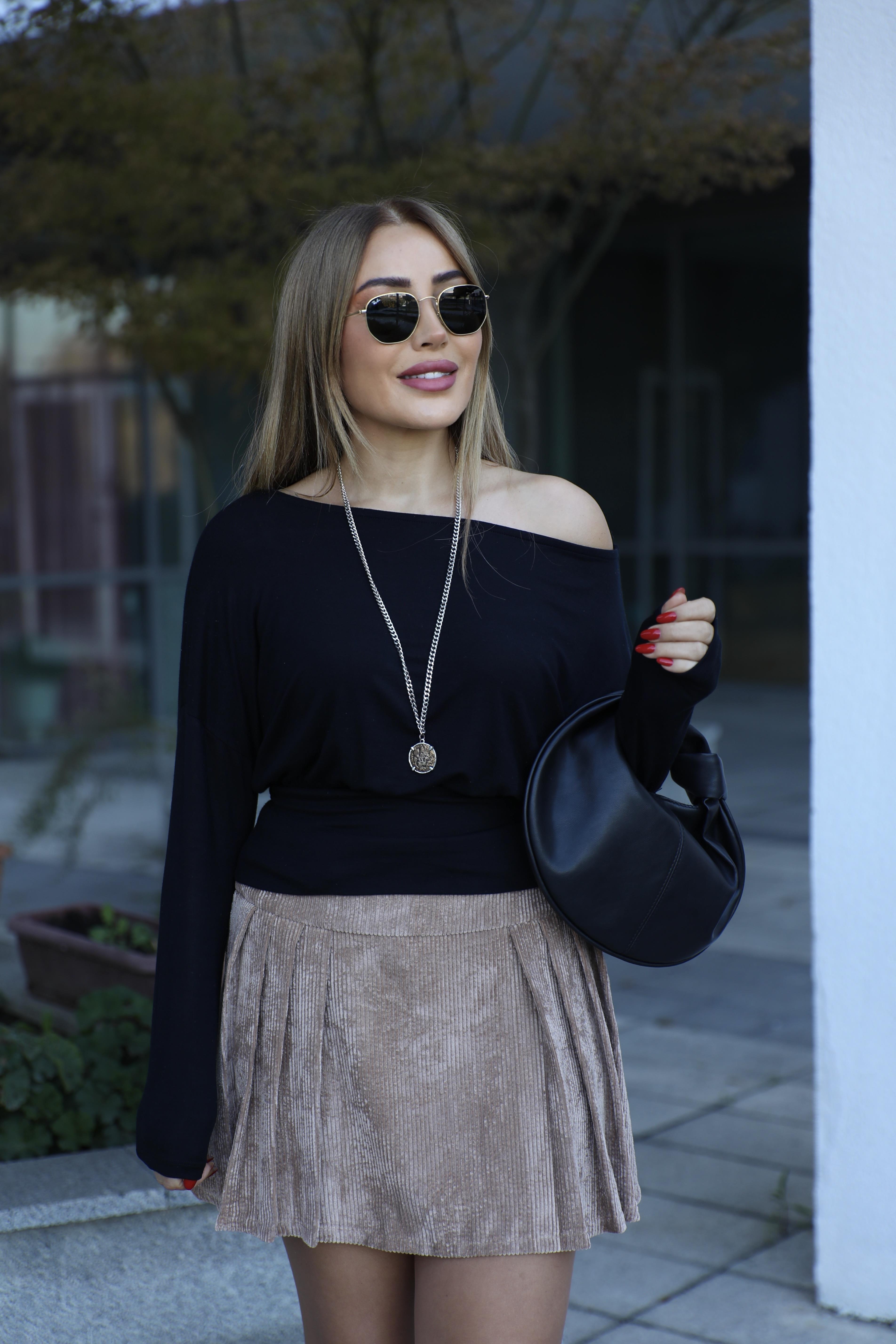 Siyah Kayık Yaka Bluz