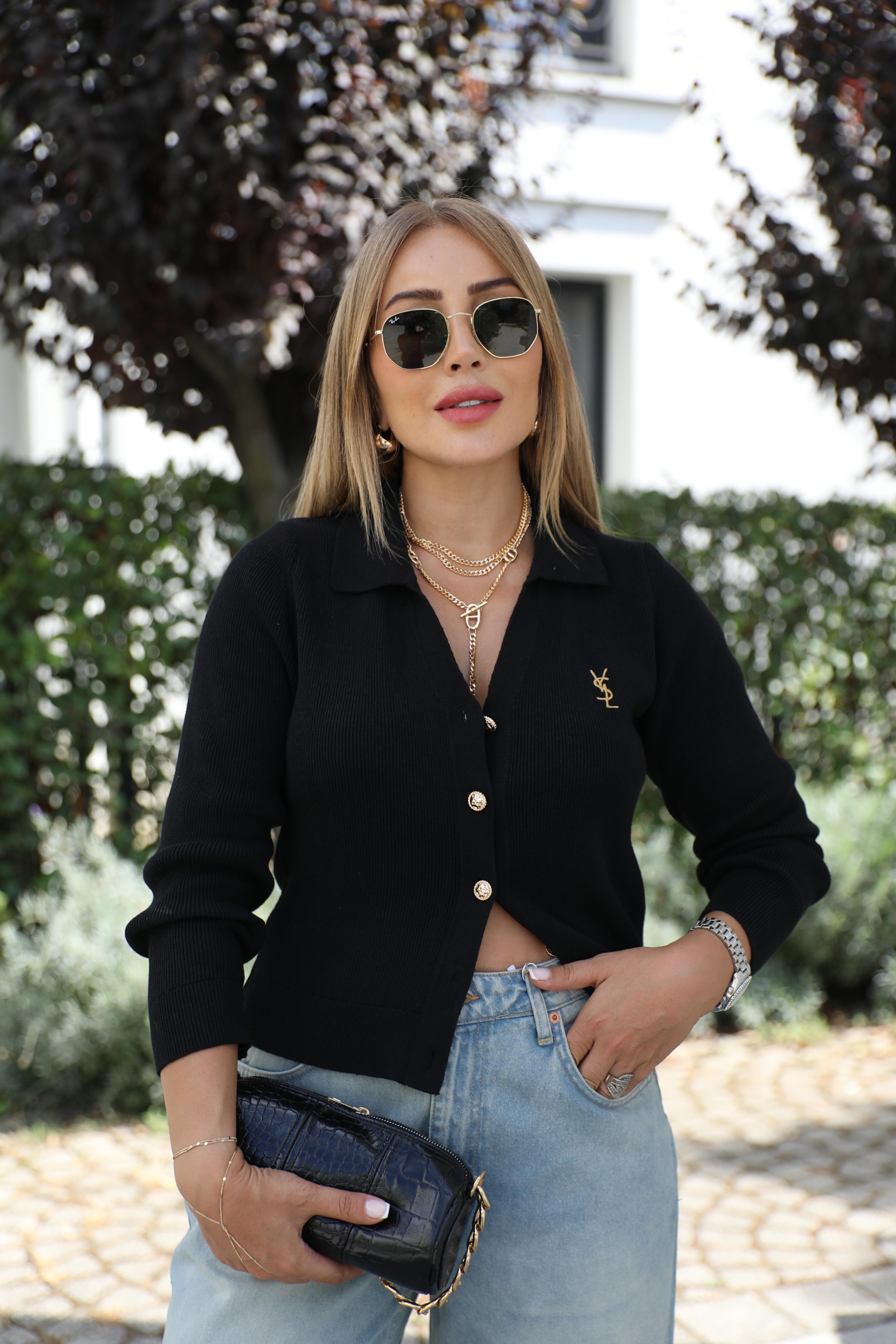 Siyah Nakışlı Gold Düğmeli Hırka