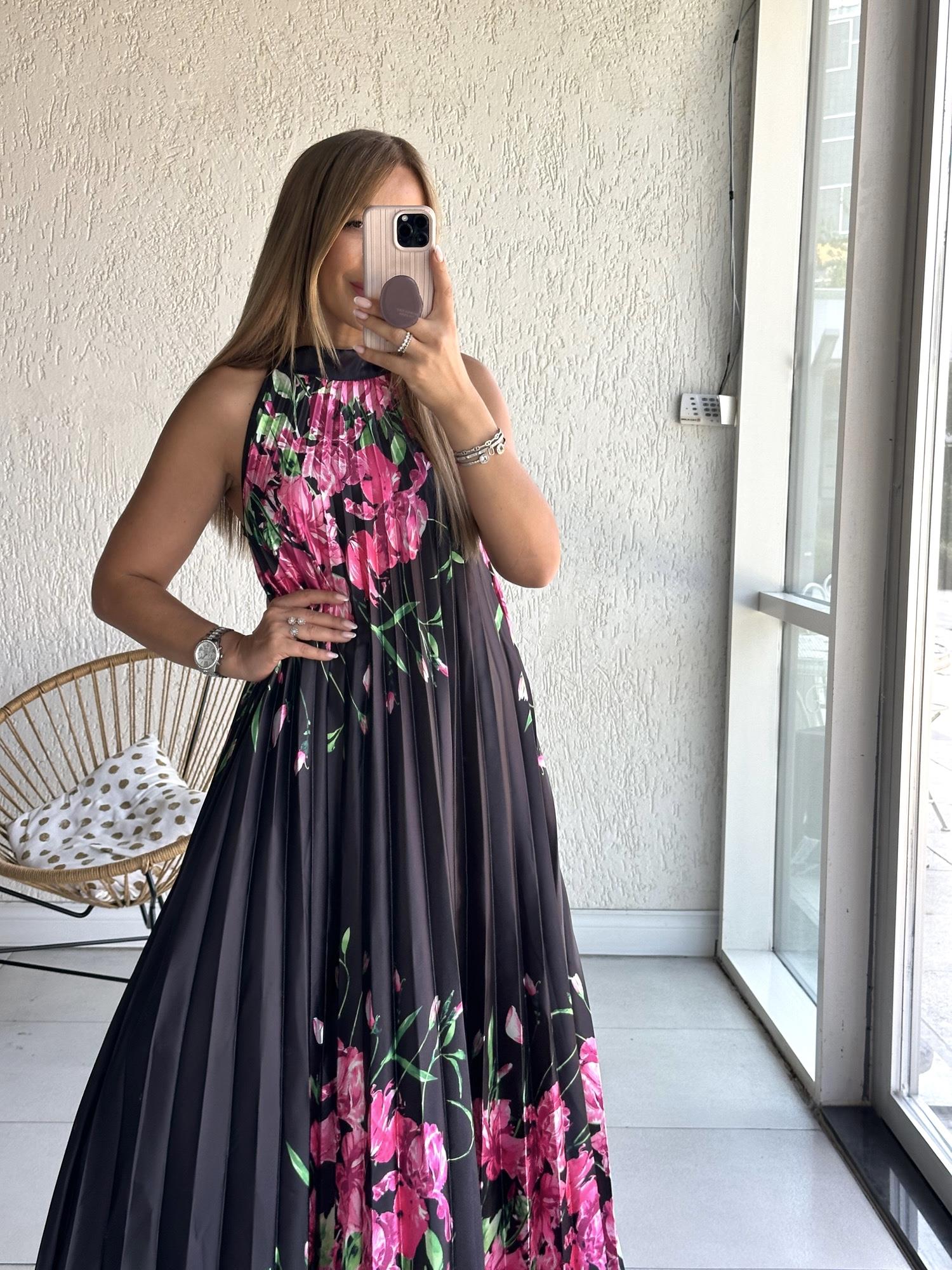 Siyah Pembe Çiçekli Piliseli Elbise