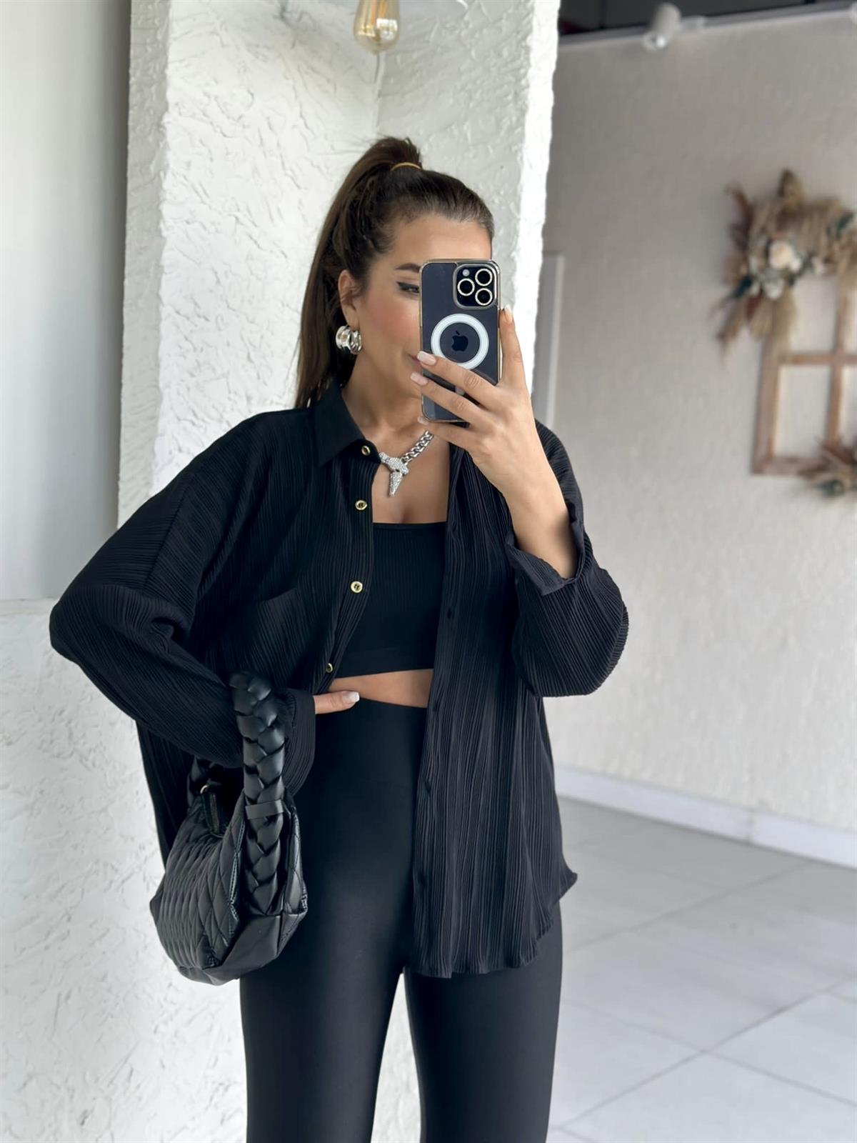 Siyah Pilise Gömlek