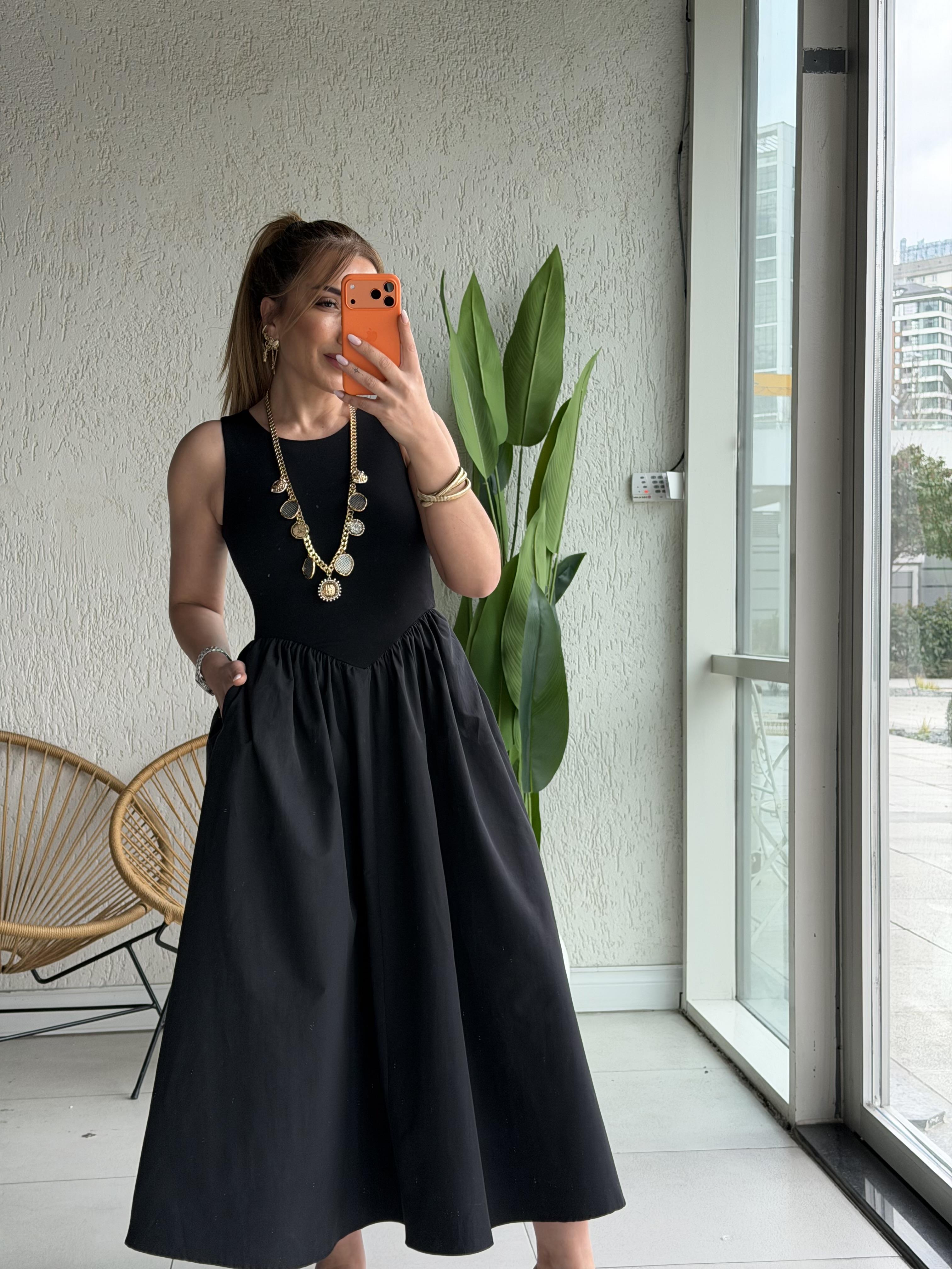 Siyah Poplin Detaylı Elbise 