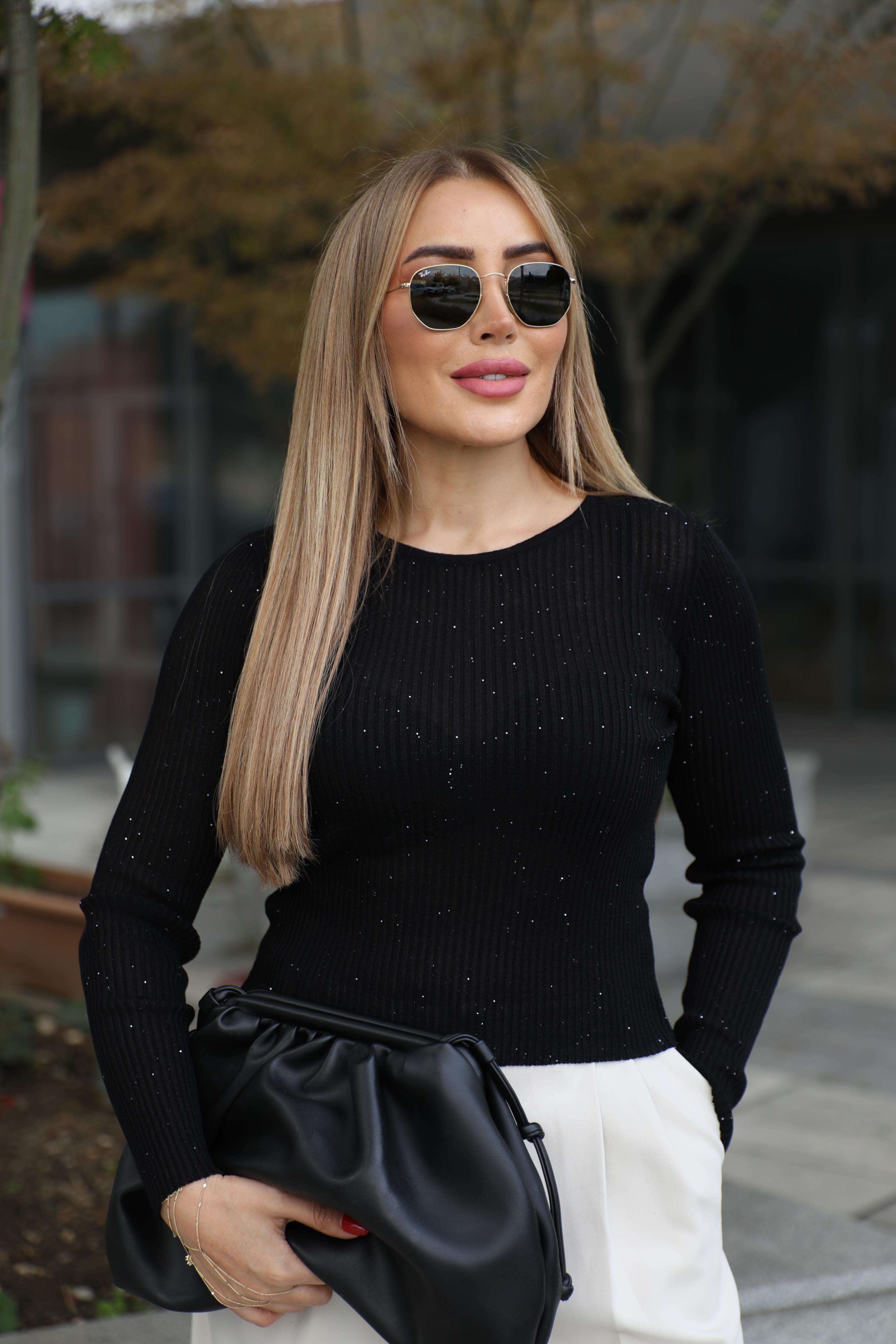 Siyah Pul Detaylı Triko Bluz