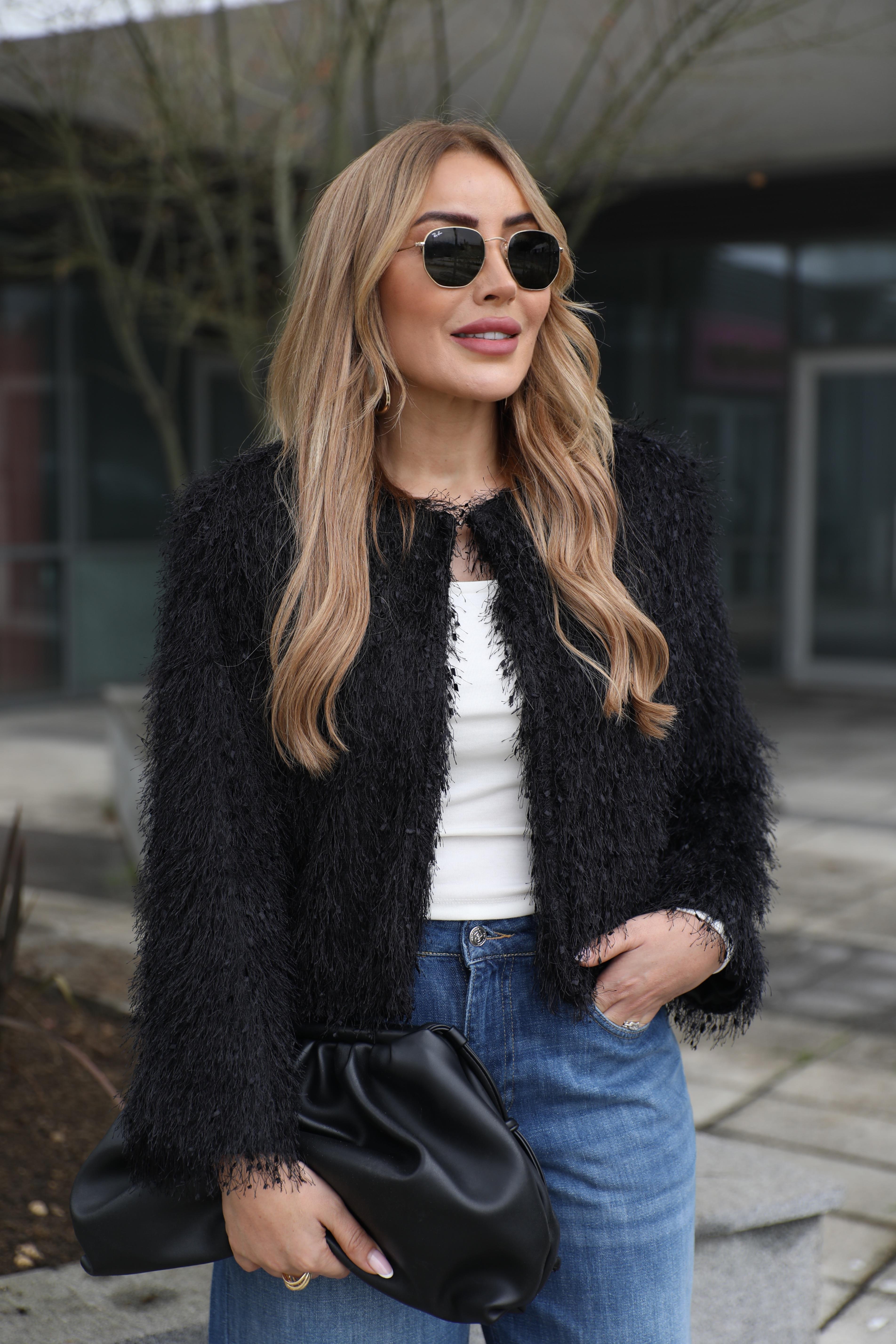 Siyah Püsküllü Ceket