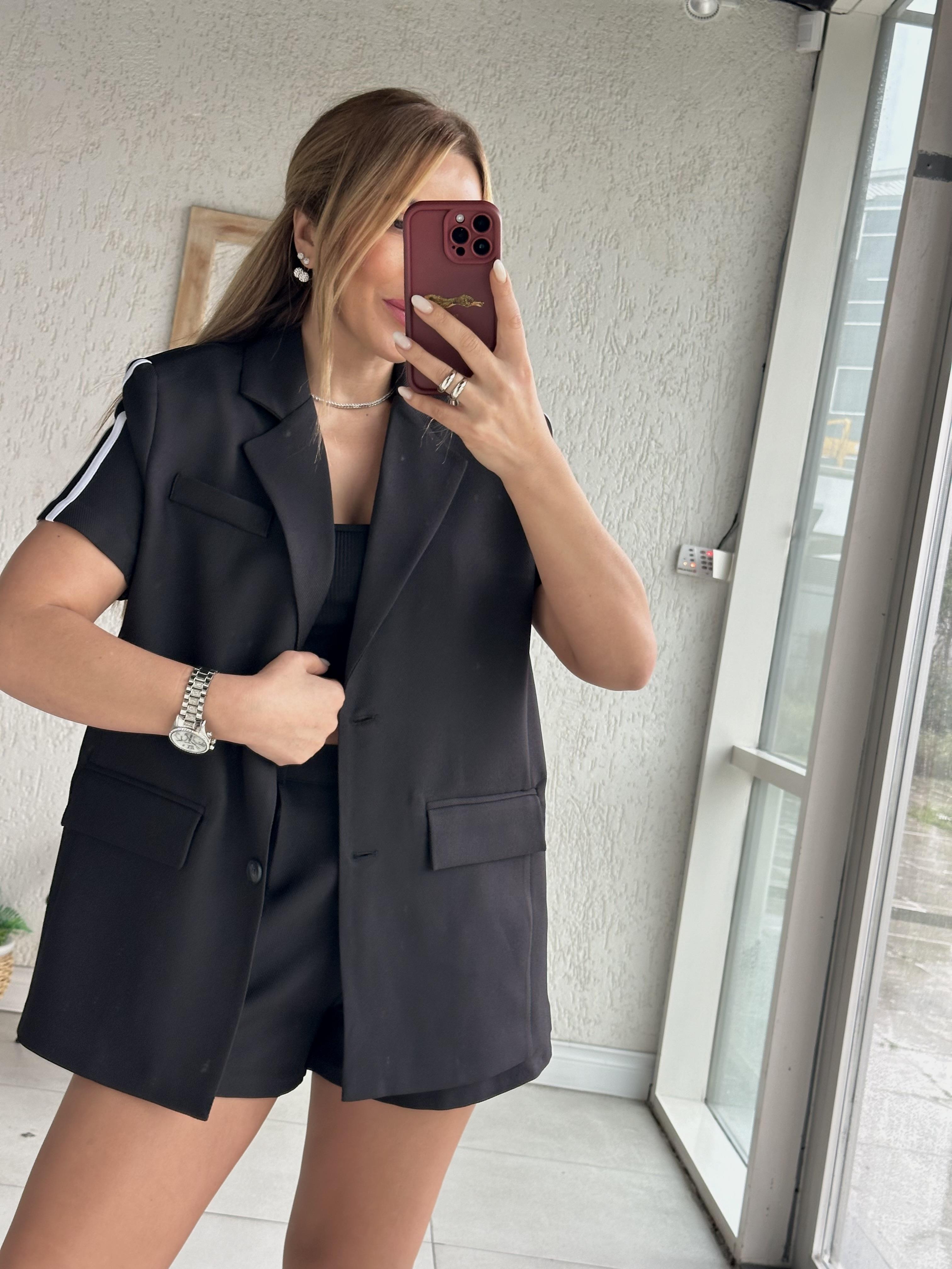 Siyah Şerit Detaylı Kısa Kollu Ceket