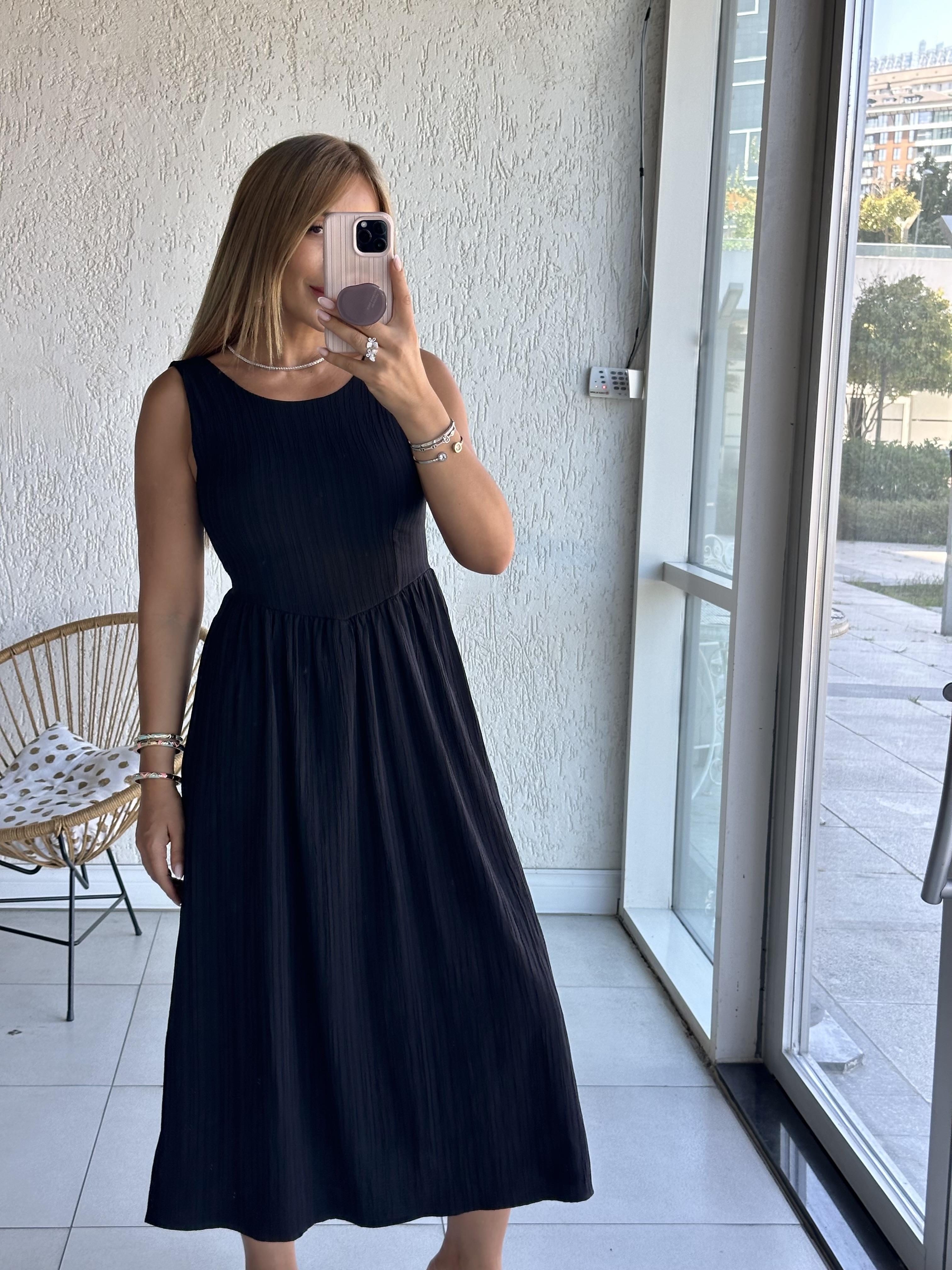 Siyah Sırt U Elbise