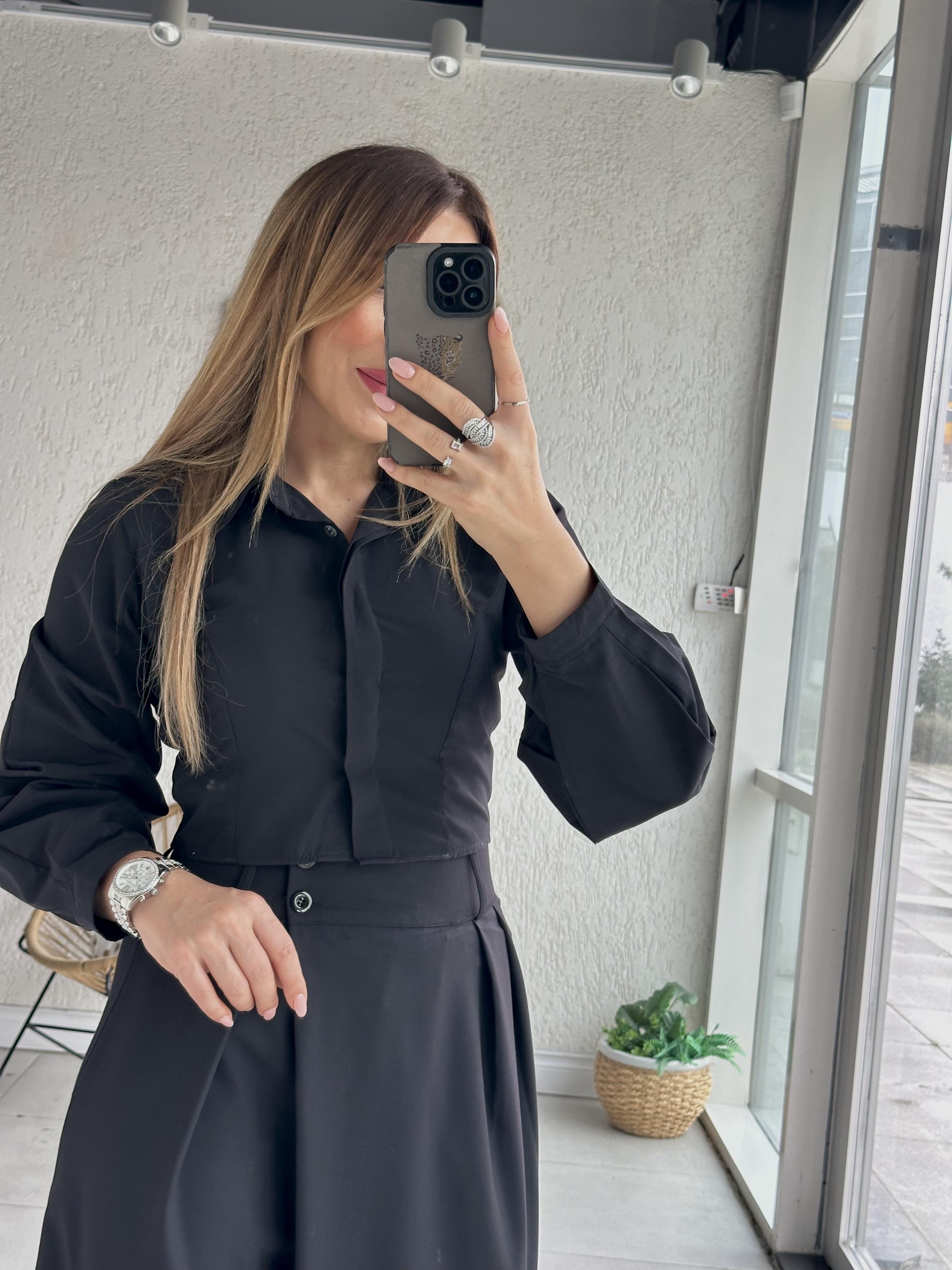 Siyah Sırtı Kemer Detaylı Gömlek