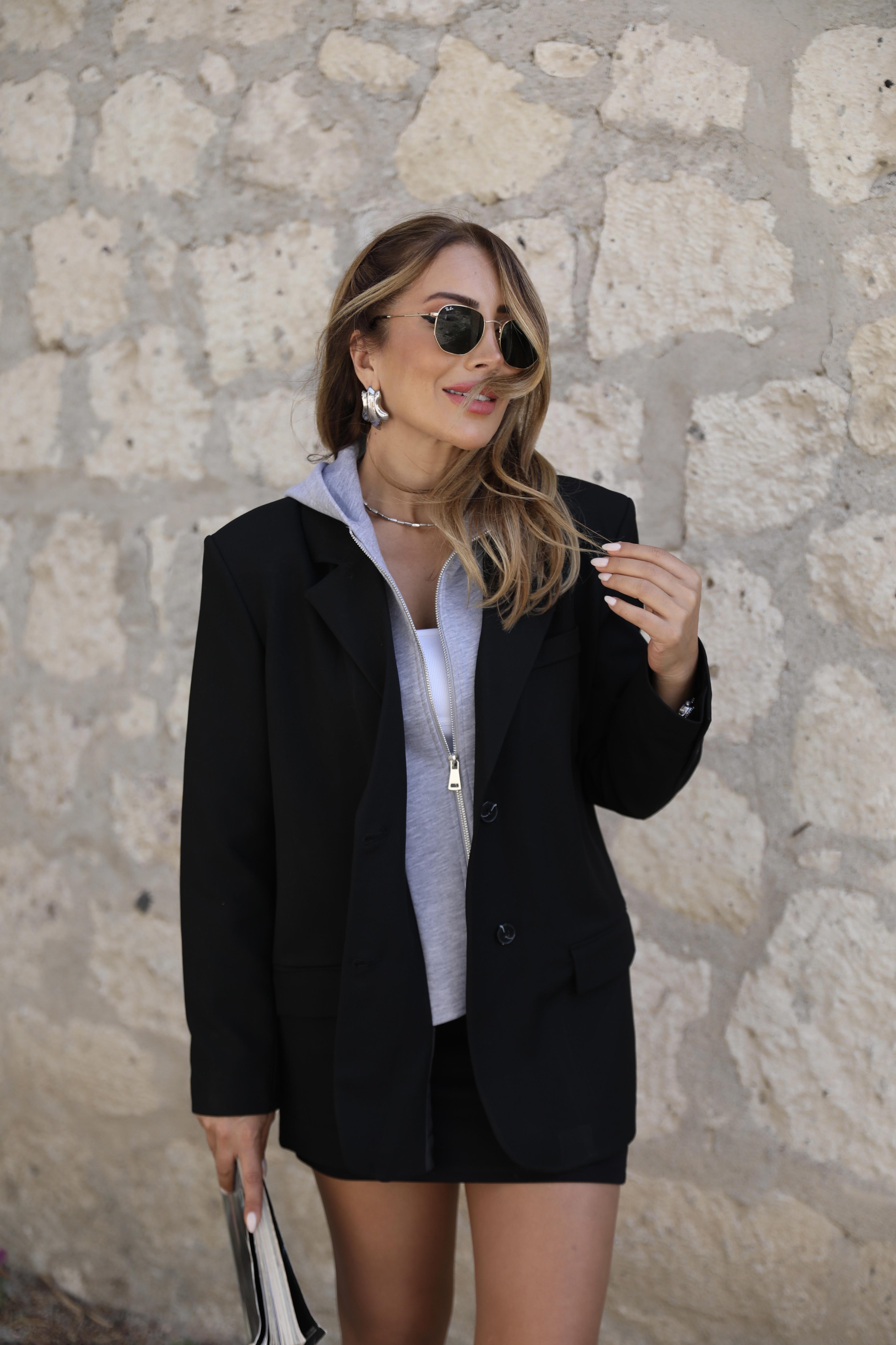 Siyah Sweat Detaylı Blazer Ceket