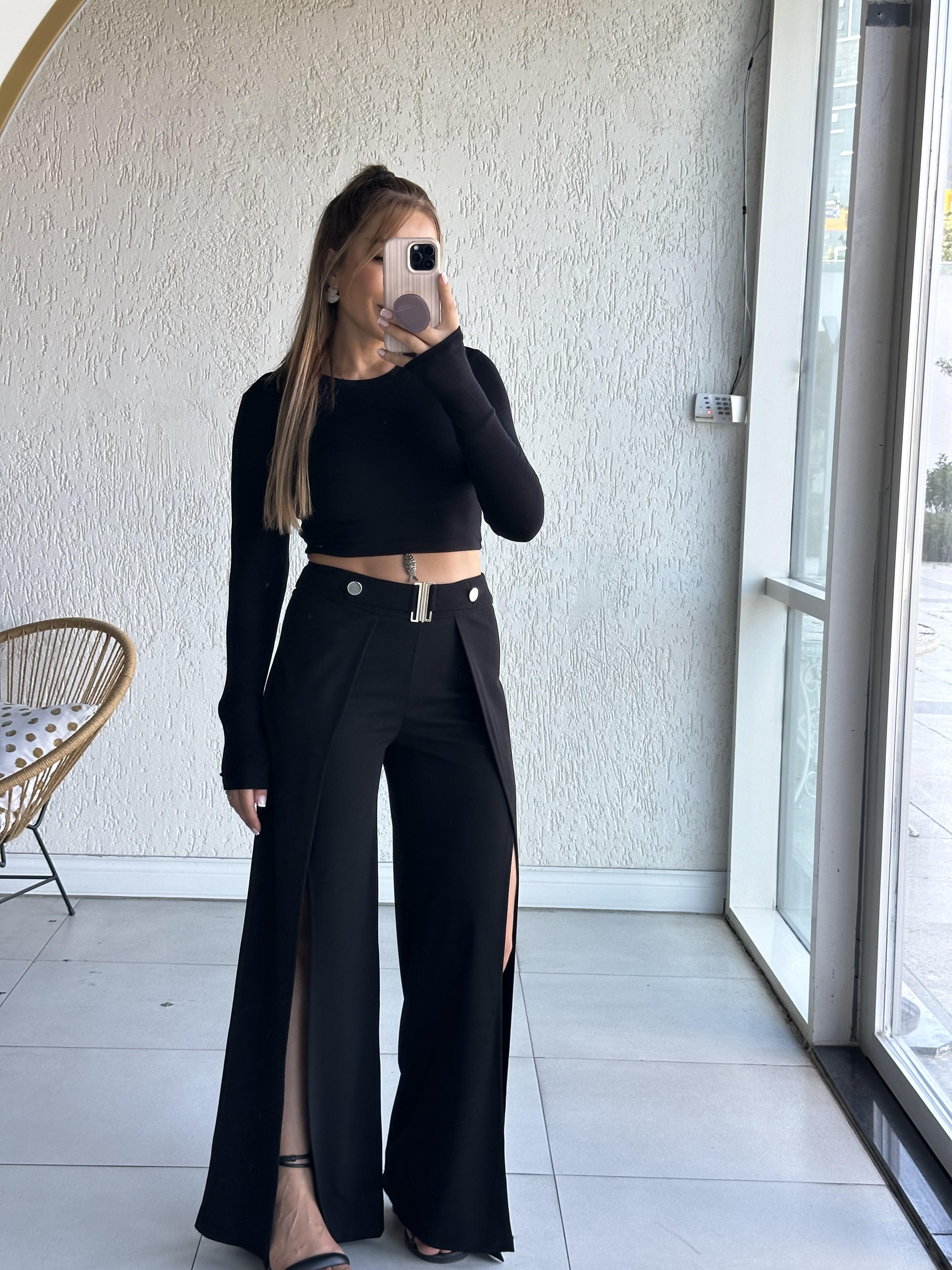 Siyah Yırtmaçlı Kemerli Pantolon