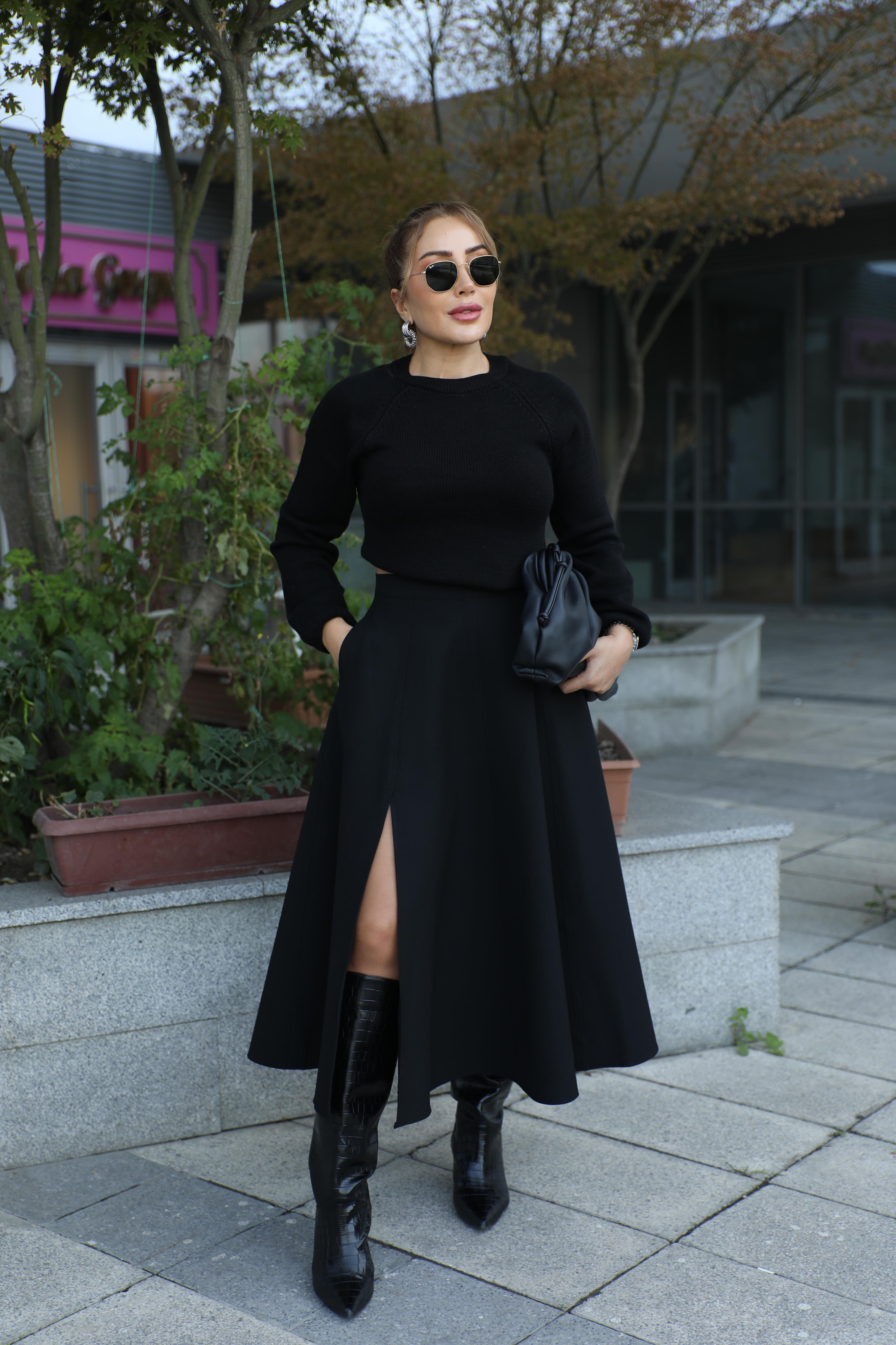 Siyah Yırtmaçlı Uzun  Çan Etek