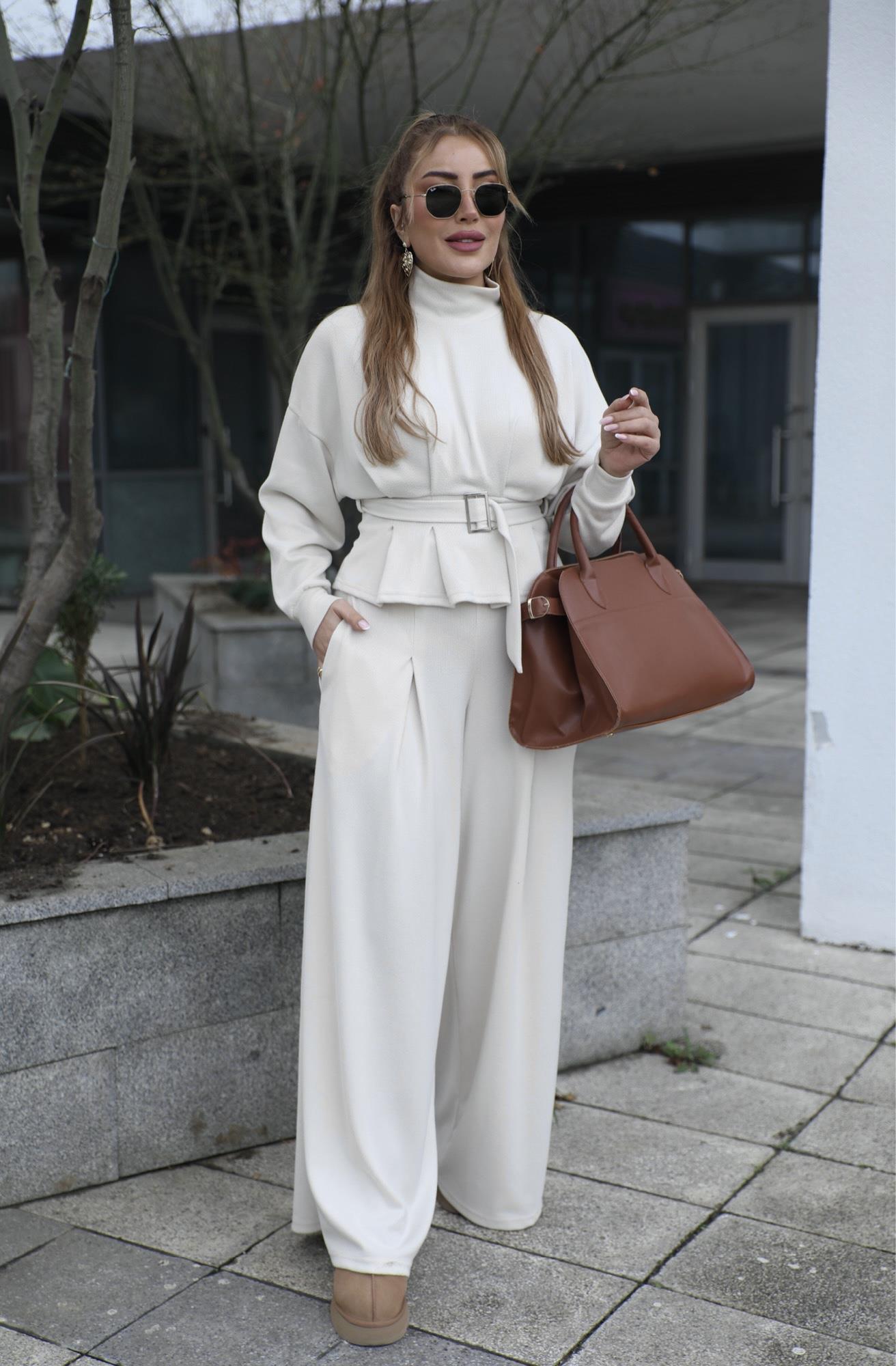 Taş Pileli Kemer Detaylı Triko Takım 