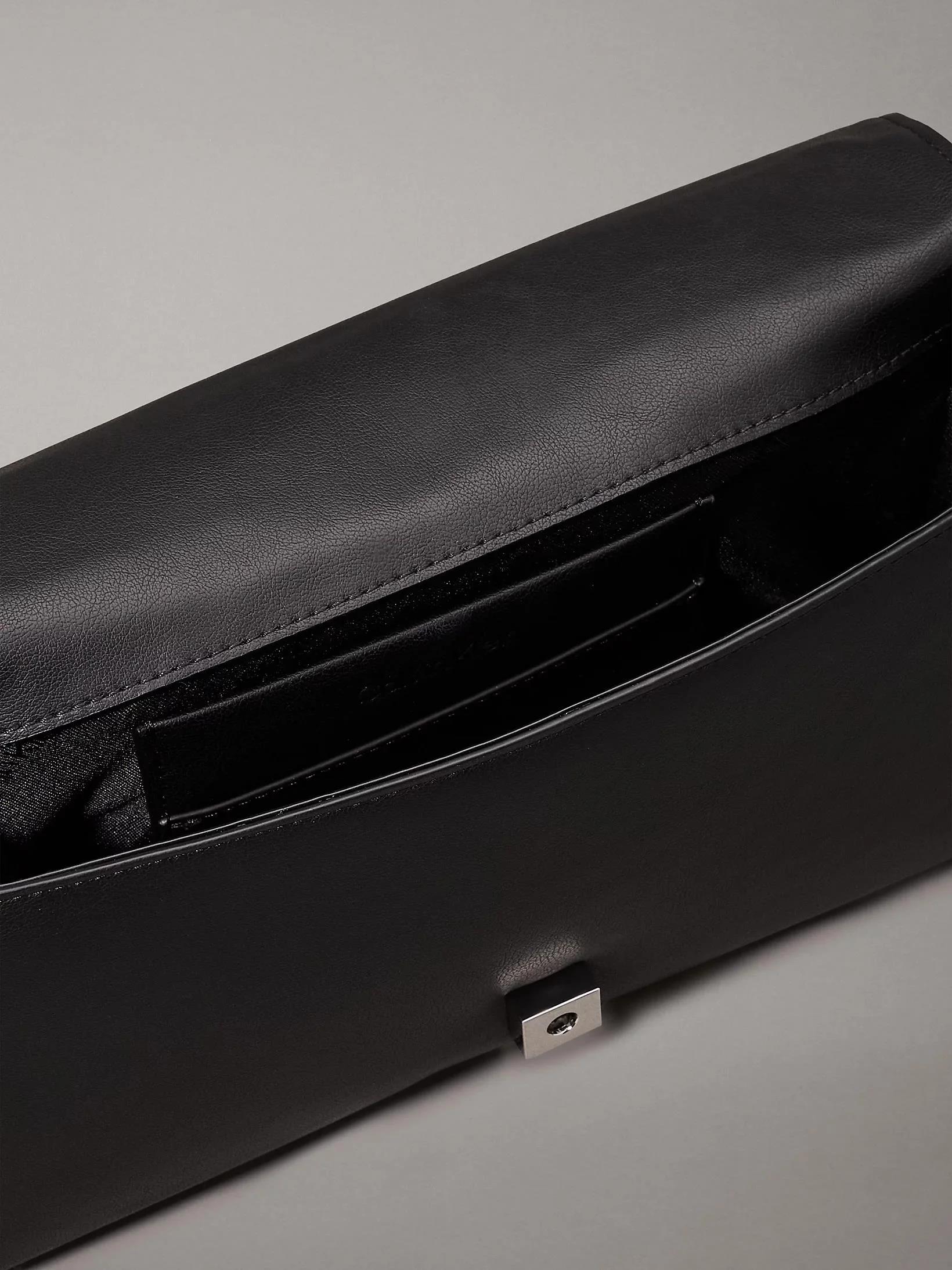 Calvin Klein   Kadın Omuz Çantası K60K612905
