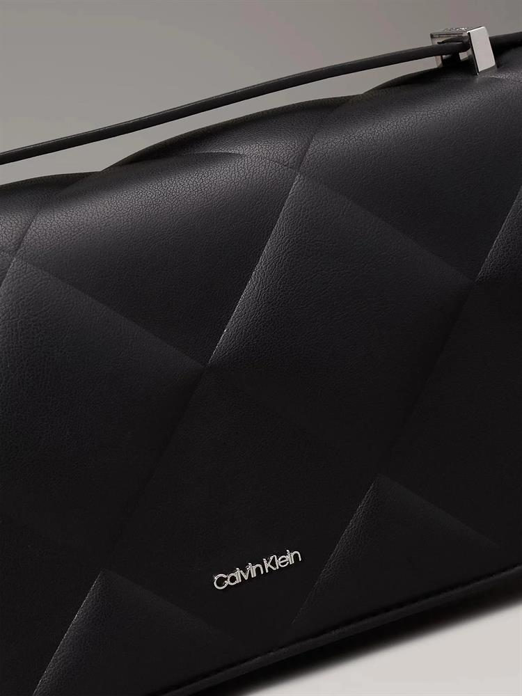 Calvin Klein   Kadın Omuz Çantası K60K612905