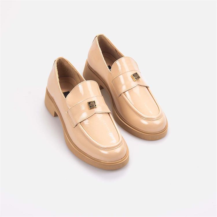 Kemal Tanca Kadın Rugan Deri Poli Taban Bej Parlak Klasik Sandalet