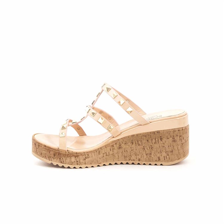 Rouge Kadın Rugan Deri Kauçuk Taban Bej Parlak Terlik Terlik