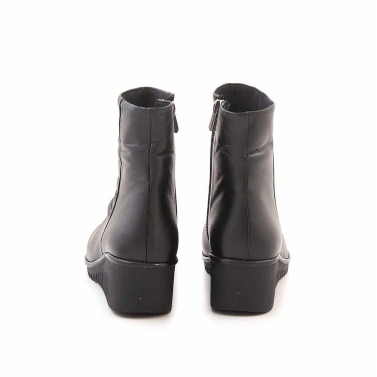 Tanca   Kadın Bot 2001