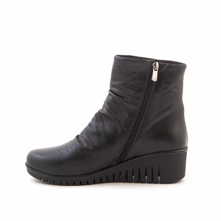 Tanca   Kadın Bot 2001