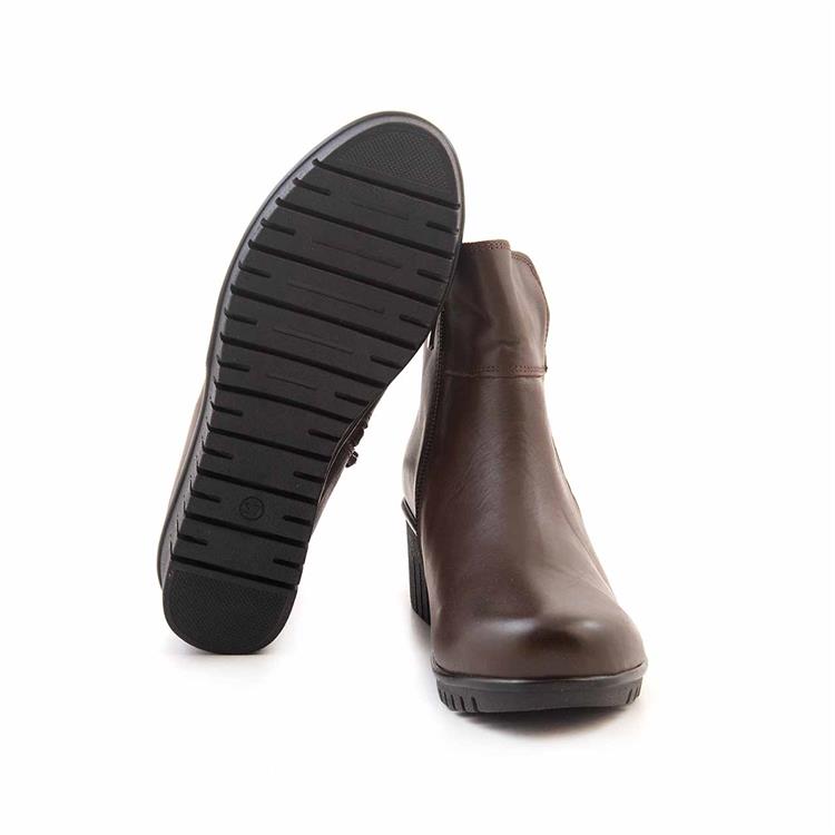 Tanca   Kadın Bot 2011