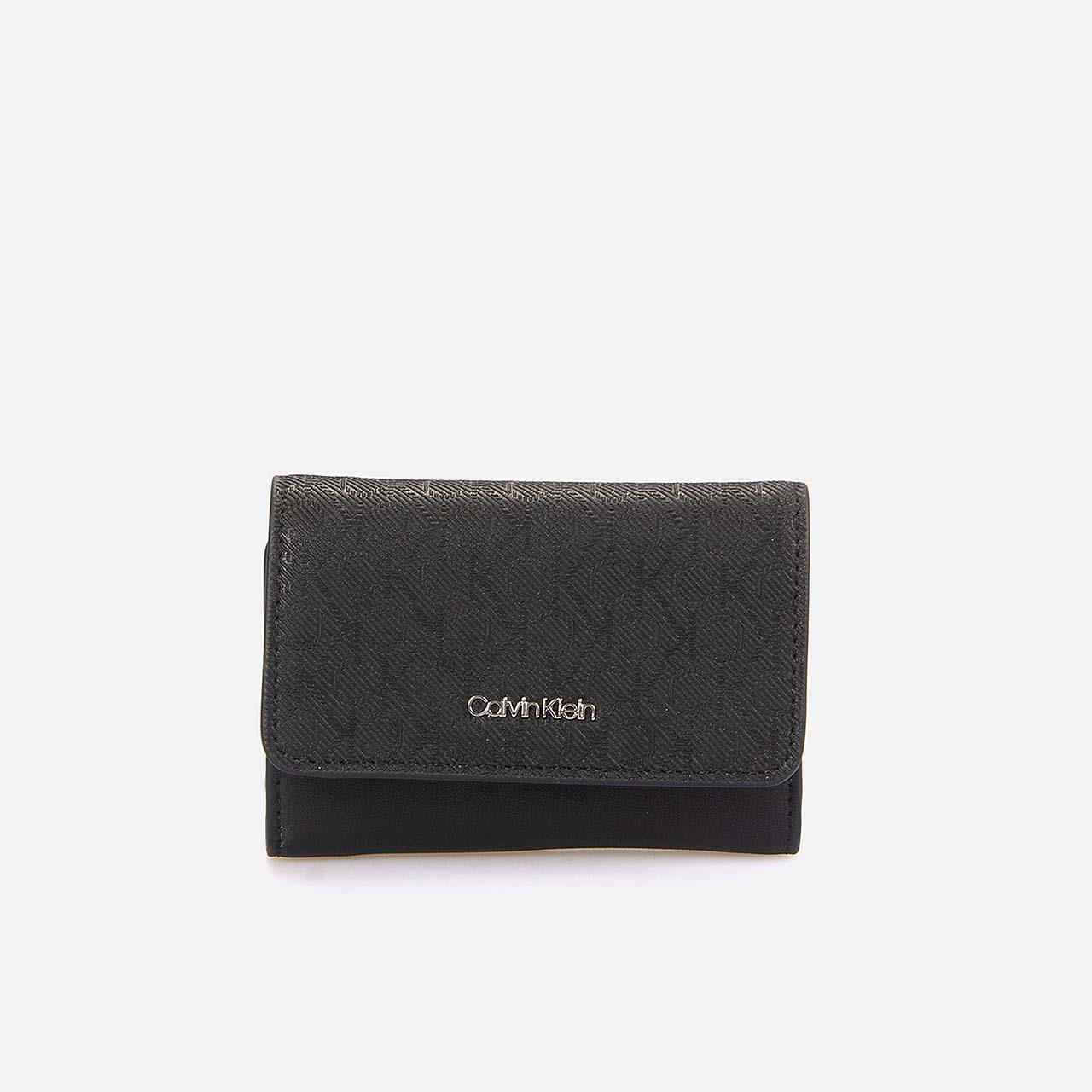CüzdanCalvin KleinCalvin Klein Kadın CK Monogram Logolu Nakit Para Koyma Bölmeli Cüzdan K60K612829