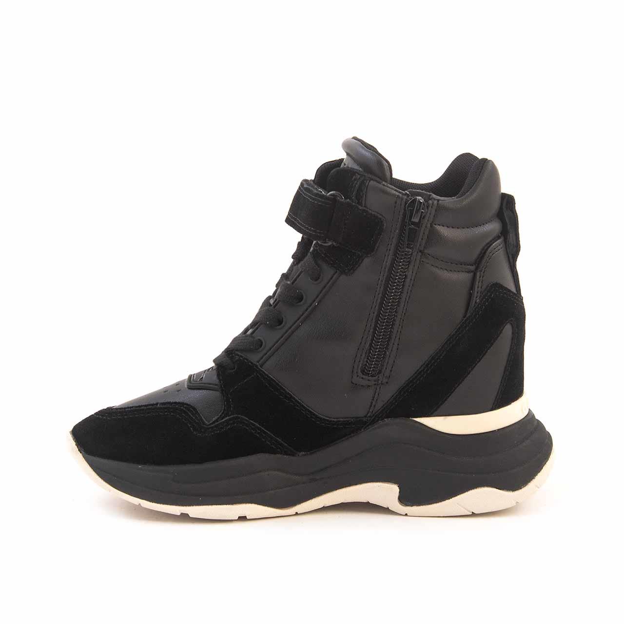 Guess Kadın Vegan Kauçuk Taban Siyah Spor & Sneaker Bot Ayakkabı