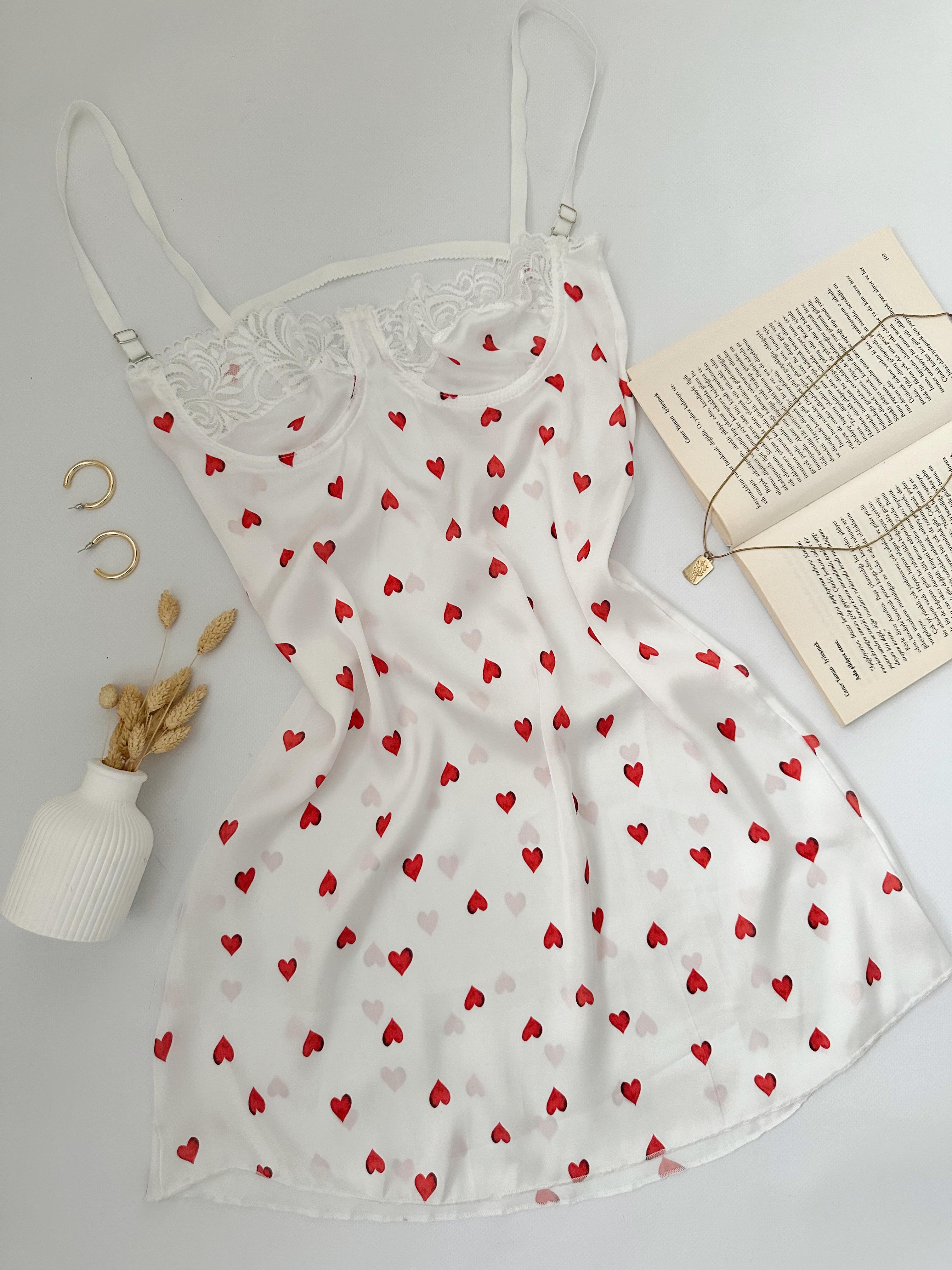 PREMIUM SATEN SIRT DEKOLTELİ GECELİK KALPLİ