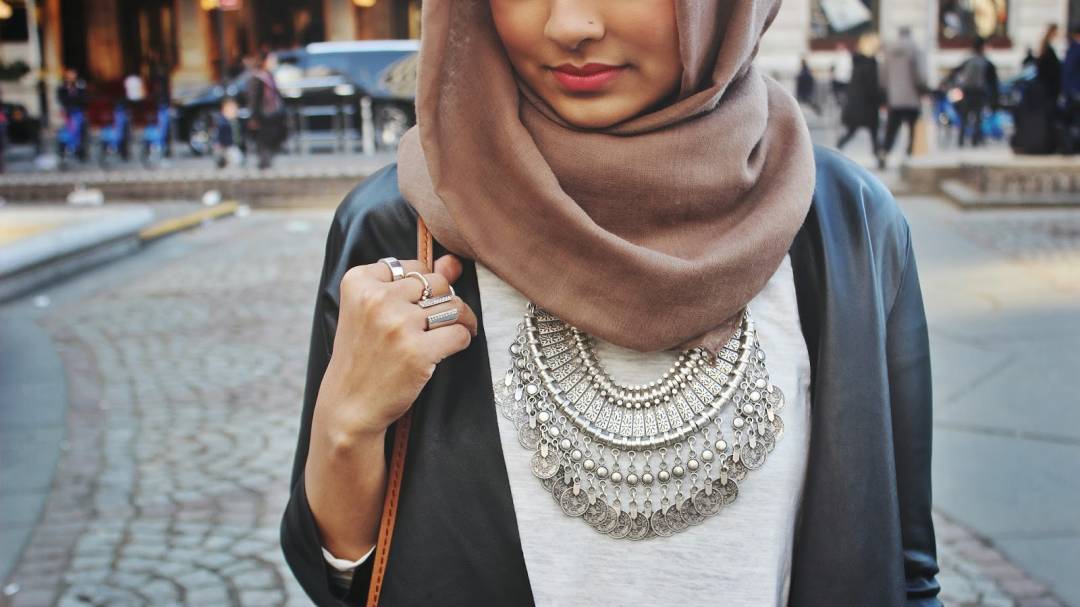 Tesettür Giyimde Modest Stil Nedir, Nasıl Kombinlenir?