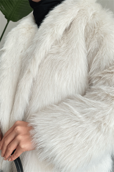 Astarlı Kısa Ekru Kürk