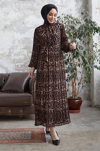 Aste Kuşaklı Piliseli Şifon Elbise - Kahverengi