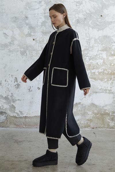 Atkılı Cepli Kaşe Uzun Siyah Ceket