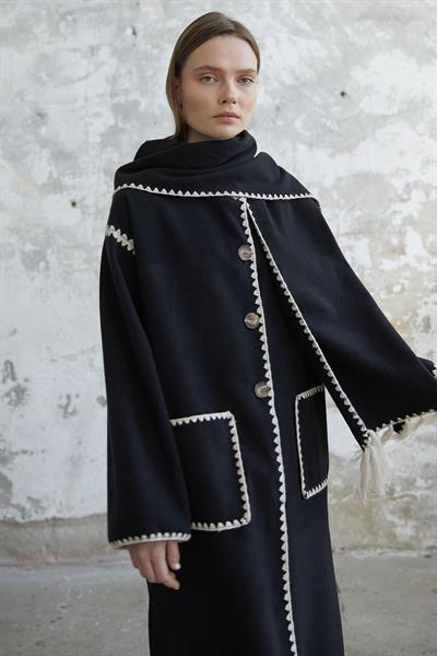 Atkılı Cepli Kaşe Uzun Siyah Ceket