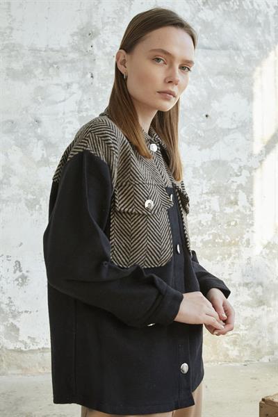 Balıksırtı Desenli Cepli Kaşe Camel Ceket