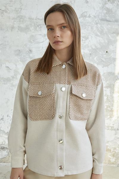 Balıksırtı Desenli Cepli Kaşe Ekru Ceket