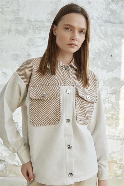 Balıksırtı Desenli Cepli Kaşe Ekru Ceket