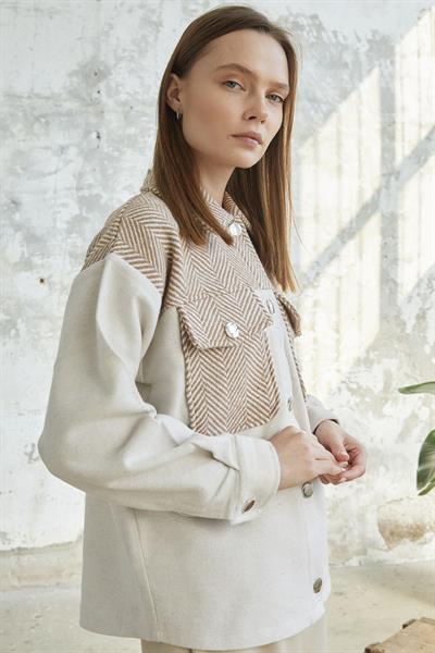 Balıksırtı Desenli Cepli Kaşe Ekru Ceket