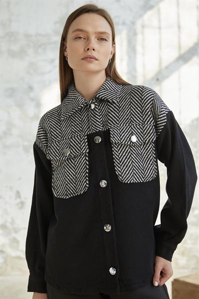 Balıksırtı Desenli Cepli Kaşe Siyah Ceket