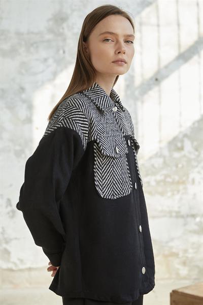 Balıksırtı Desenli Cepli Kaşe Siyah Ceket