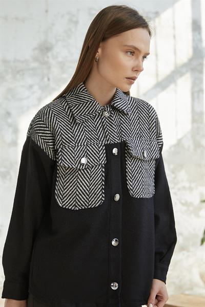 Balıksırtı Desenli Cepli Kaşe Siyah Ceket