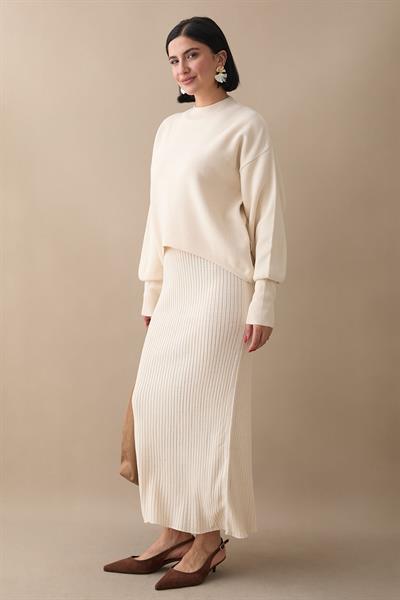 Balon Kollu Elbiseli Ekru Triko Takım