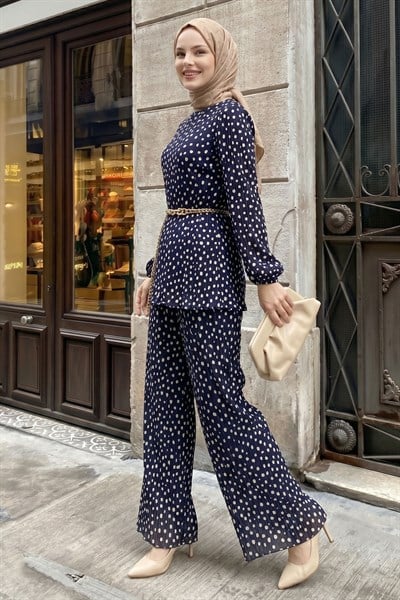 Bol Pantolonlu Puantiyeli Piliseli Şifon Koyu Lacivert Takım