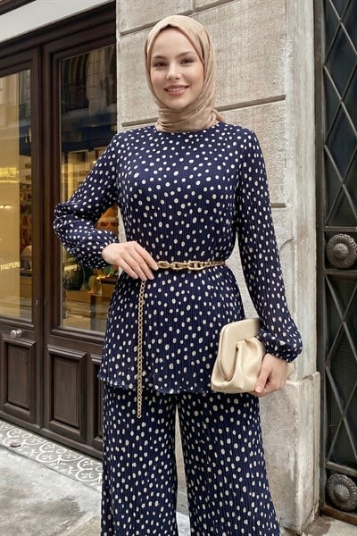Bol Pantolonlu Puantiyeli Piliseli Şifon Koyu Lacivert Takım
