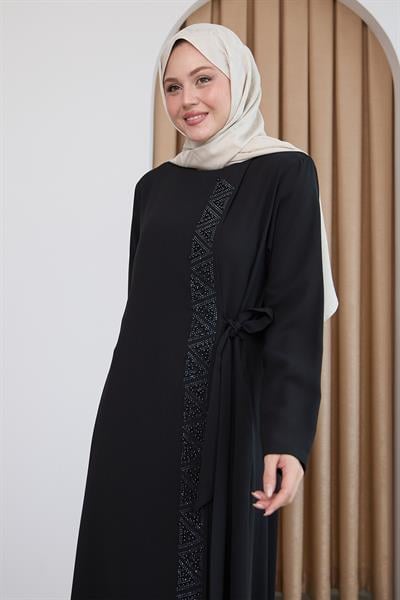 Boydan Üçgen Taşlı Siyah Ferace