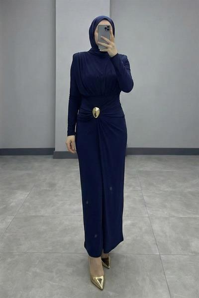 Broş Detay Büzgülü Lacivert Sandy Elbise