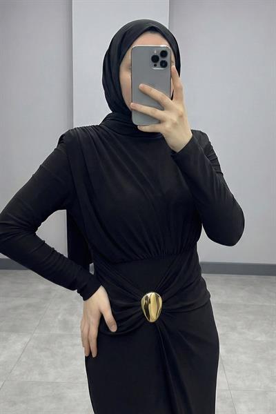 Broş Detay Büzgülü Siyah Sandy Elbise