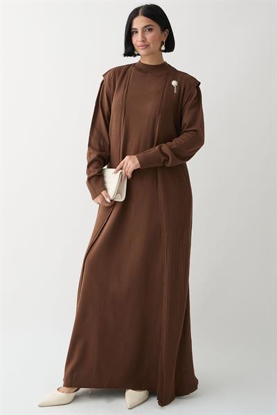 Broş Detay Yelekli Acı Kahve Triko Takım